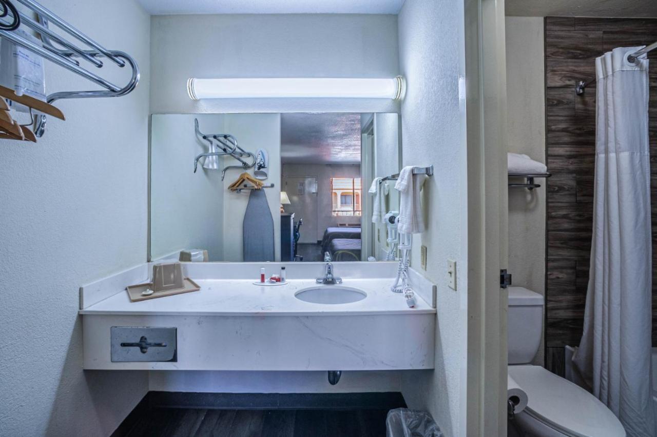 Hotel Super 8 By Wyndham El Paso Airport Zewnętrze zdjęcie