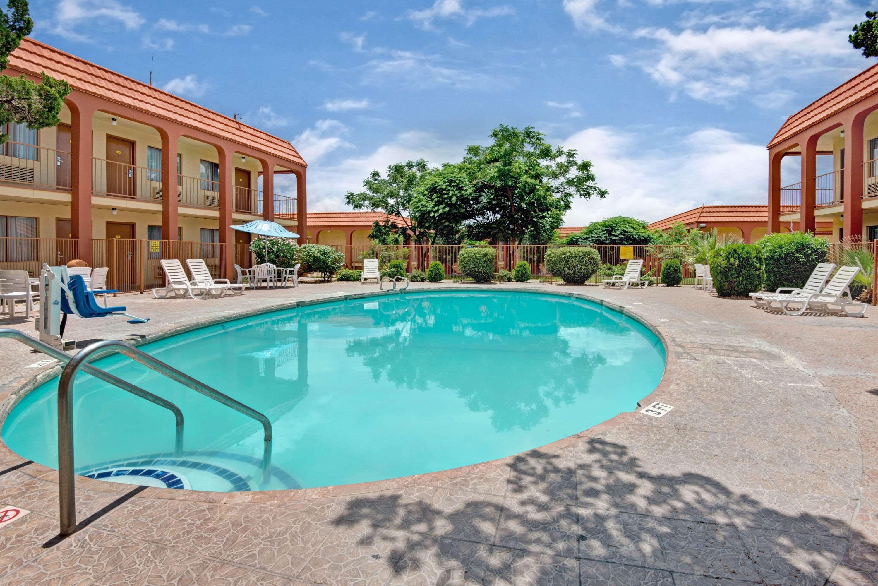Hotel Super 8 By Wyndham El Paso Airport Zewnętrze zdjęcie